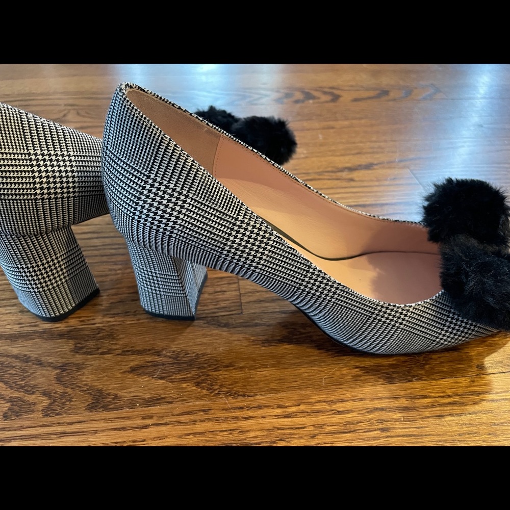 Kate Spade Glen Plaid pump with faux fur Pom. Never worn. 9M